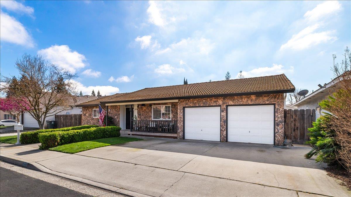 1251 David Dr, Oakdale, CA 95361
