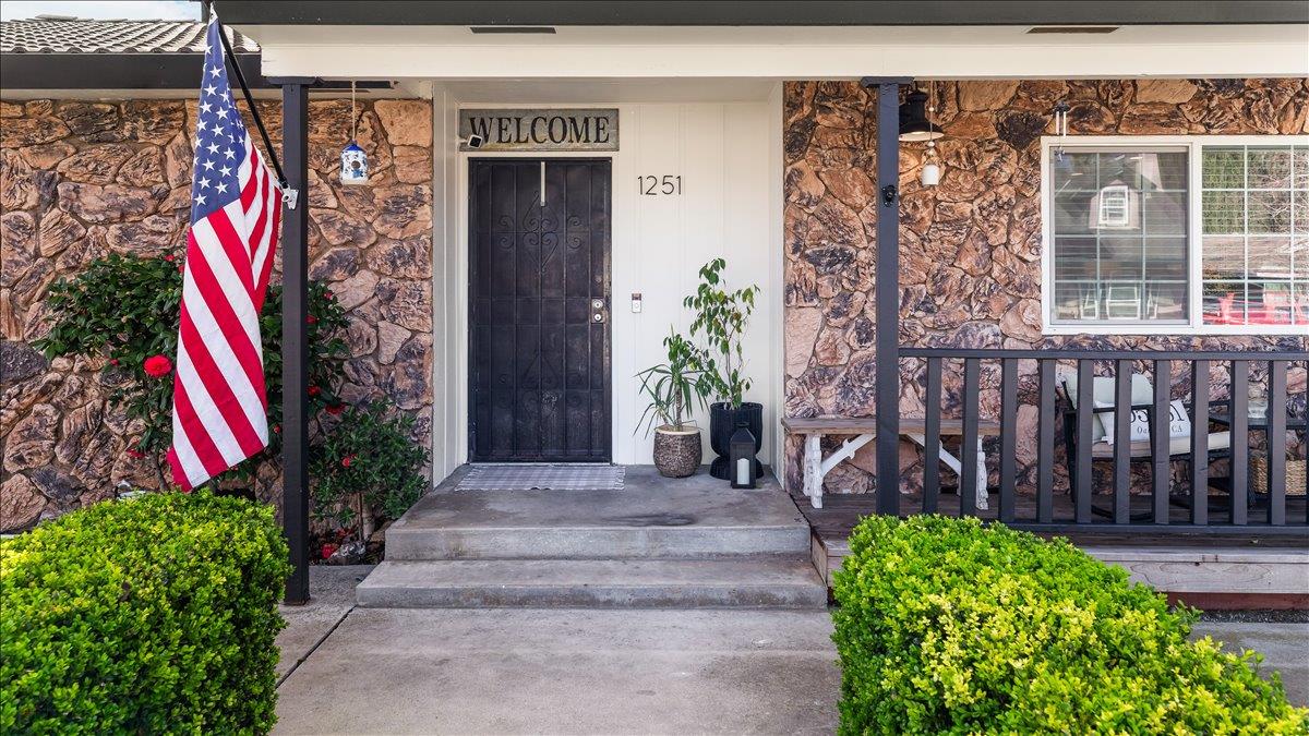 1251 David Dr, Oakdale, CA 95361