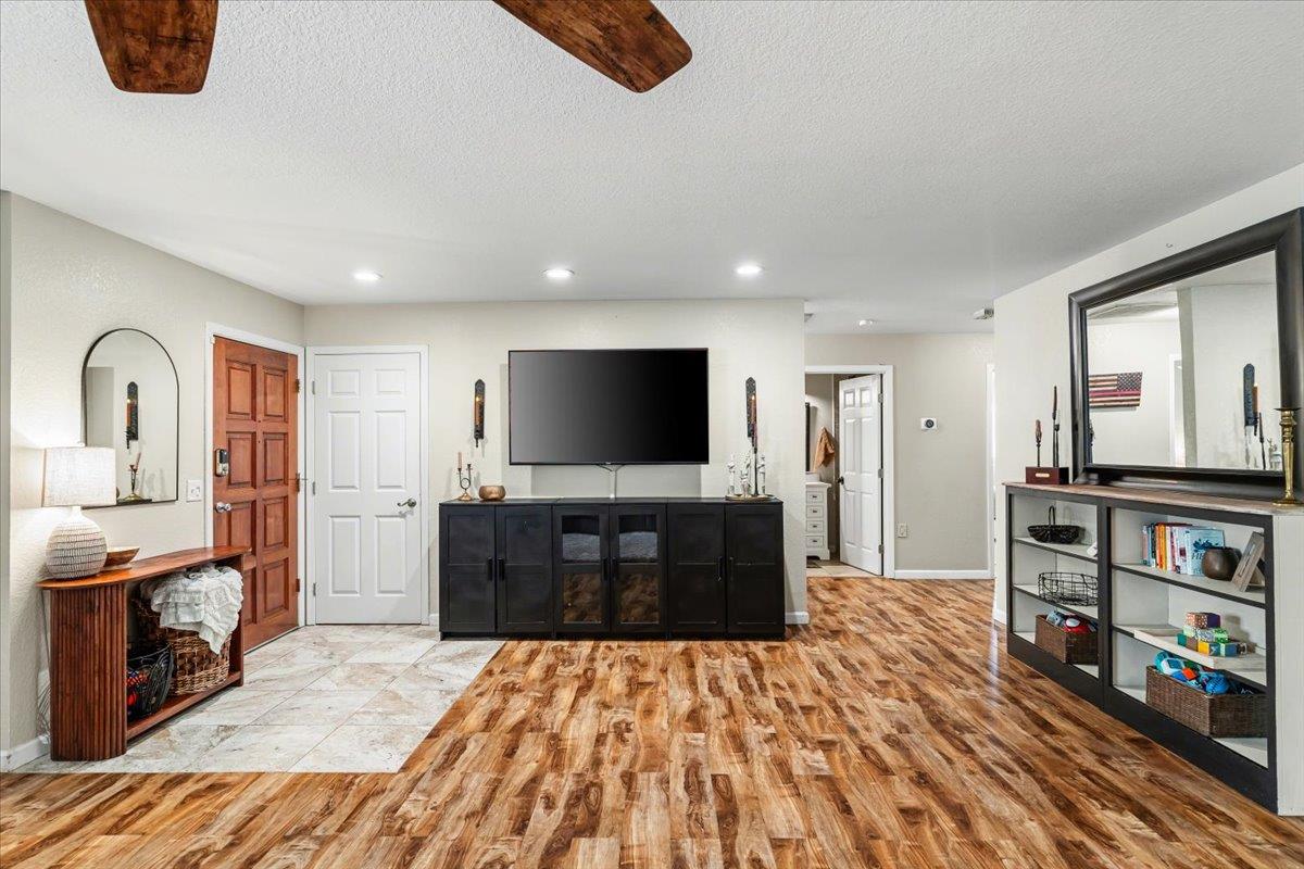 1251 David Dr, Oakdale, CA 95361