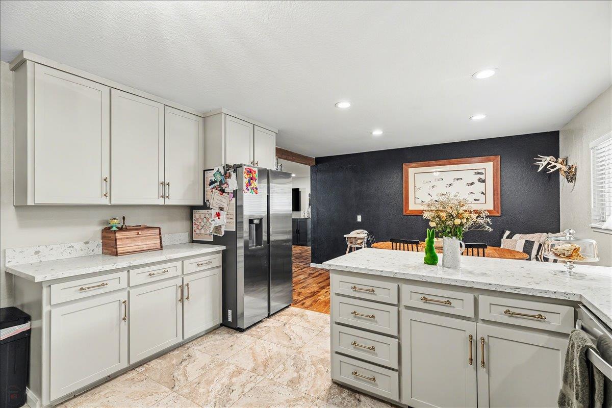 1251 David Dr, Oakdale, CA 95361