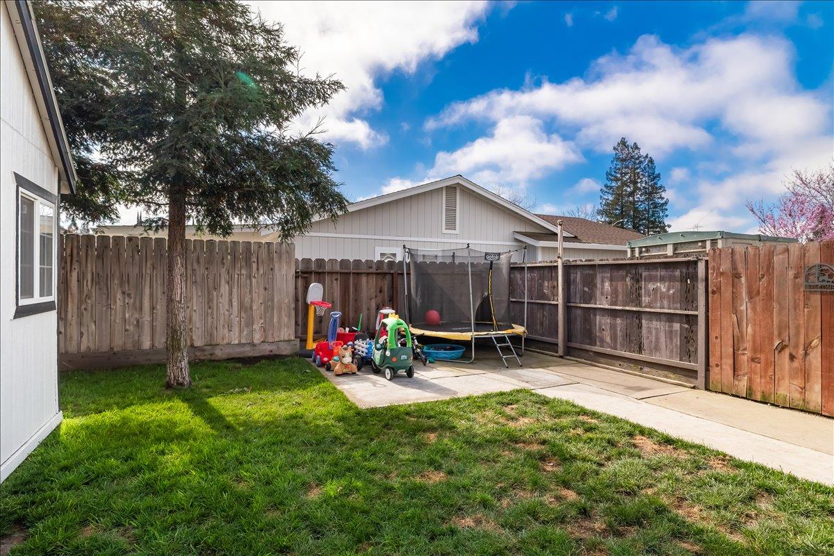 1251 David Dr, Oakdale, CA 95361