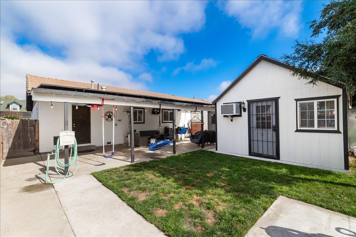 1251 David Dr, Oakdale, CA 95361