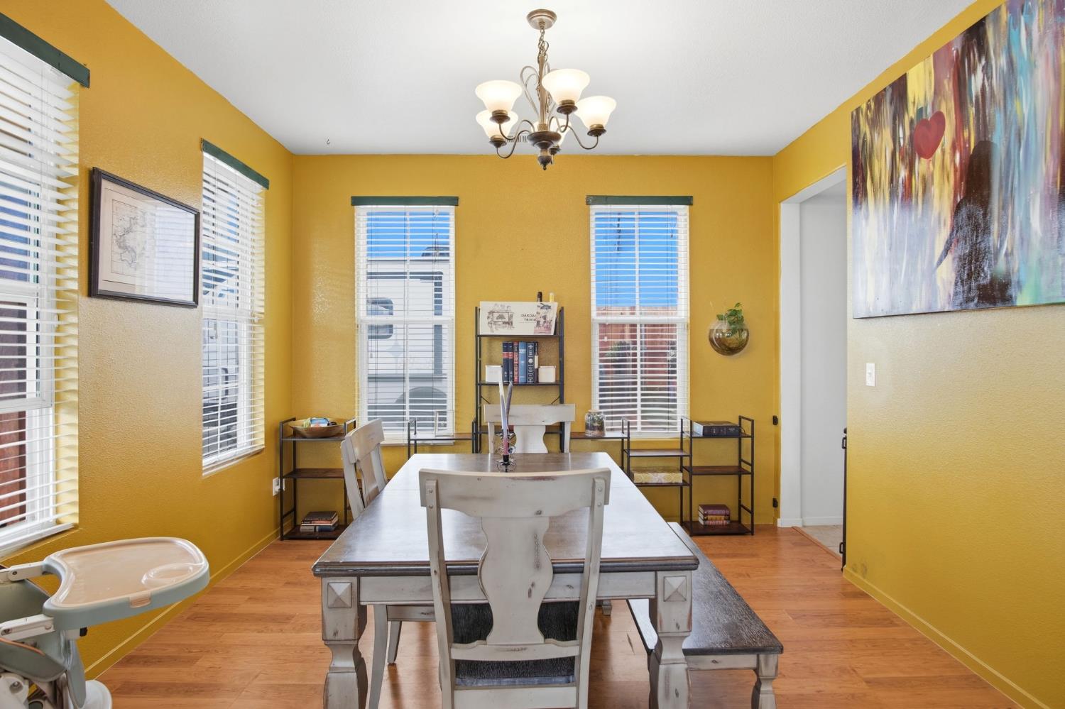 323 Nutcrest Ct, Oakdale, CA 95361