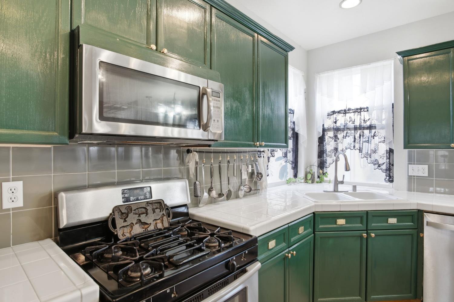 323 Nutcrest Ct, Oakdale, CA 95361