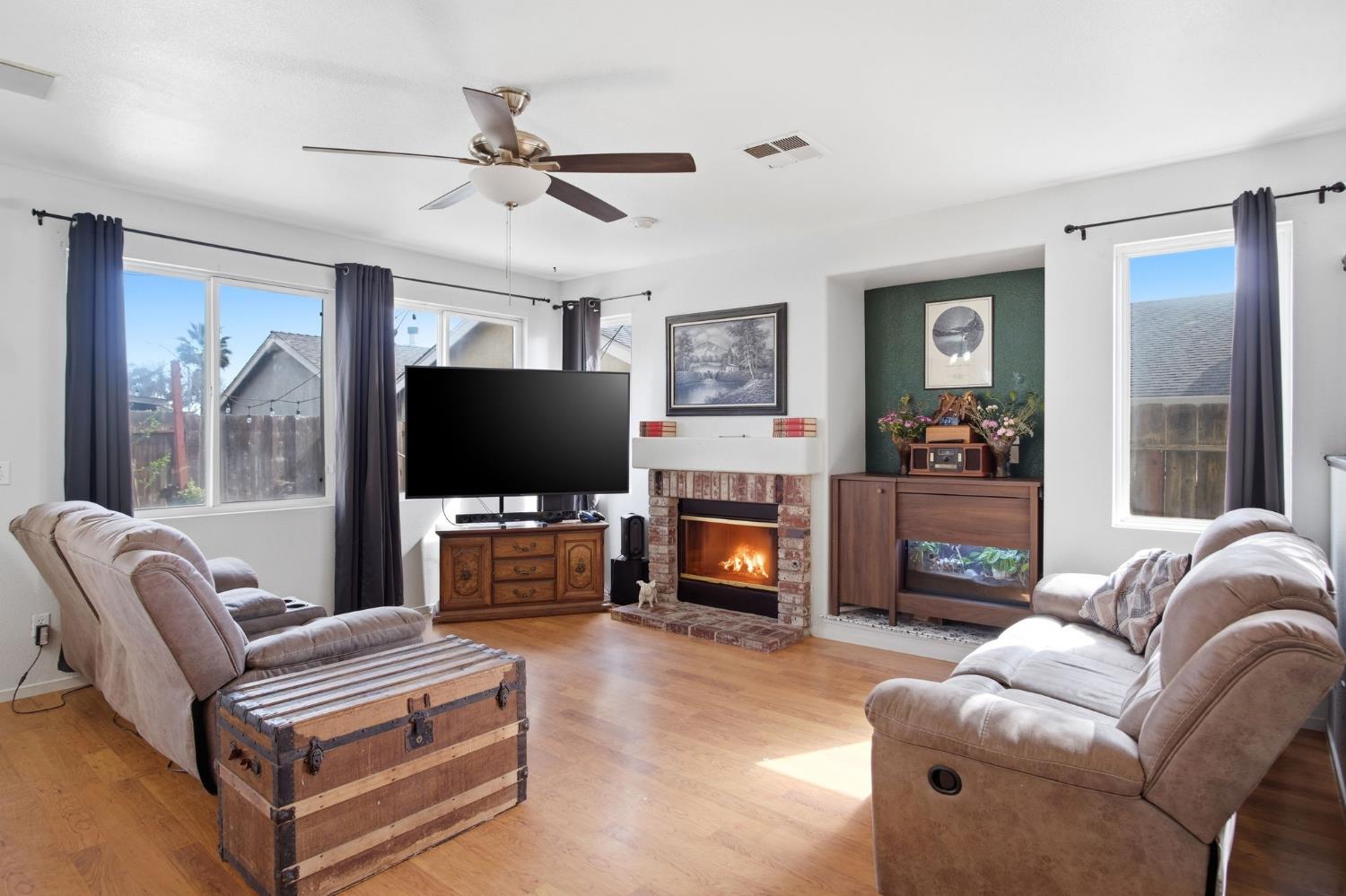 323 Nutcrest Ct, Oakdale, CA 95361