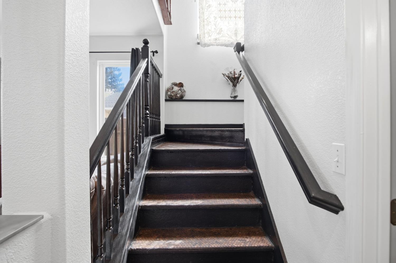 323 Nutcrest Ct, Oakdale, CA 95361