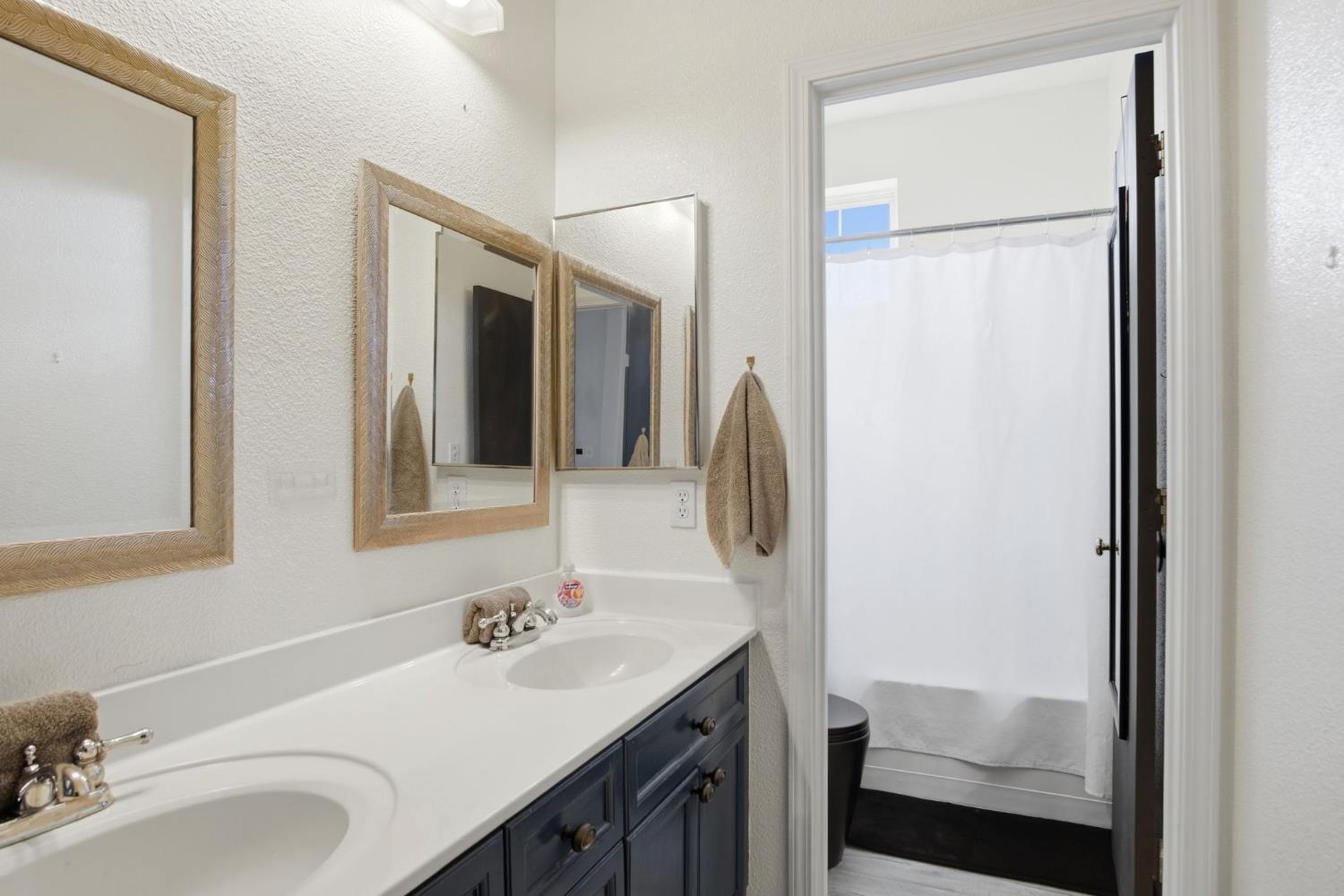 323 Nutcrest Ct, Oakdale, CA 95361