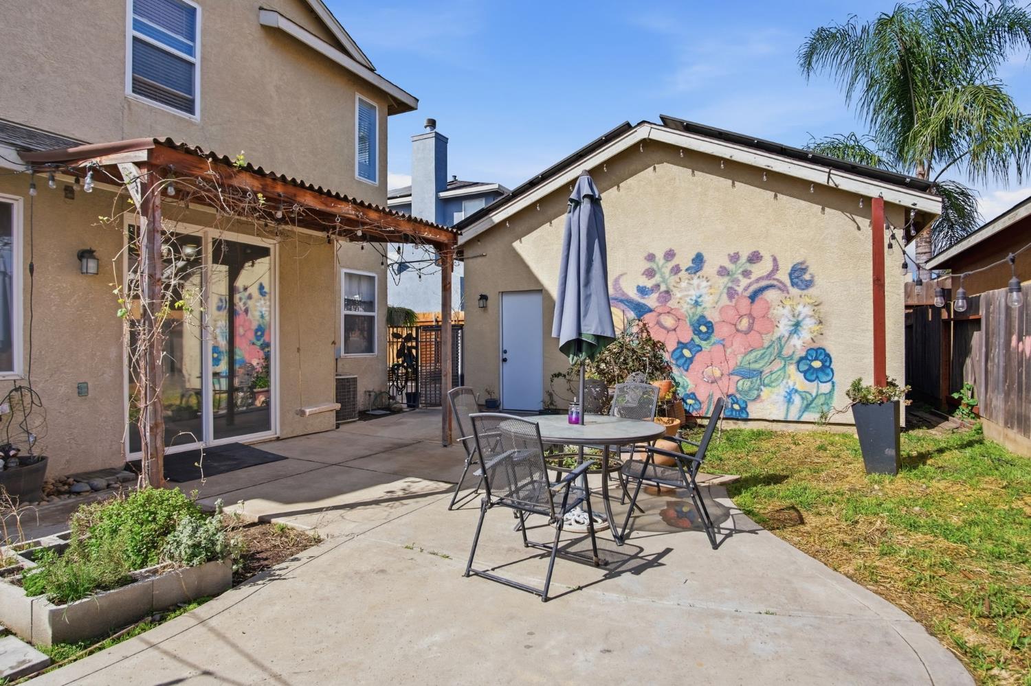 323 Nutcrest Ct, Oakdale, CA 95361