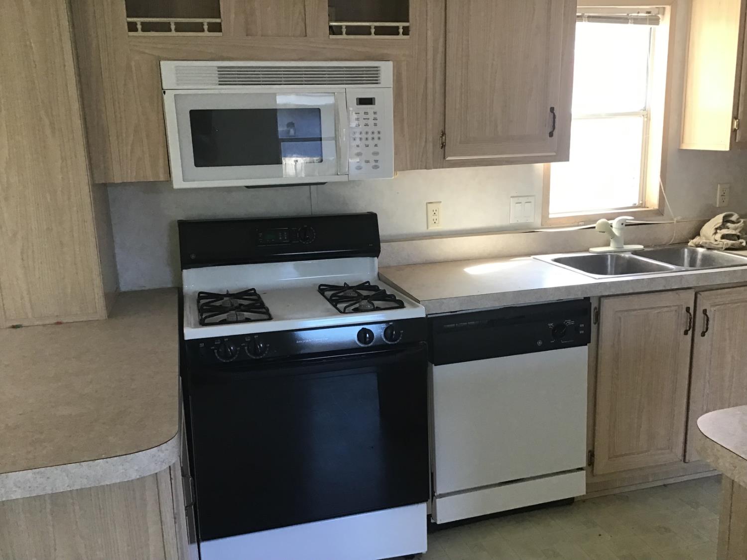 992 Iroquois Cir, Copperopolis, CA 95228