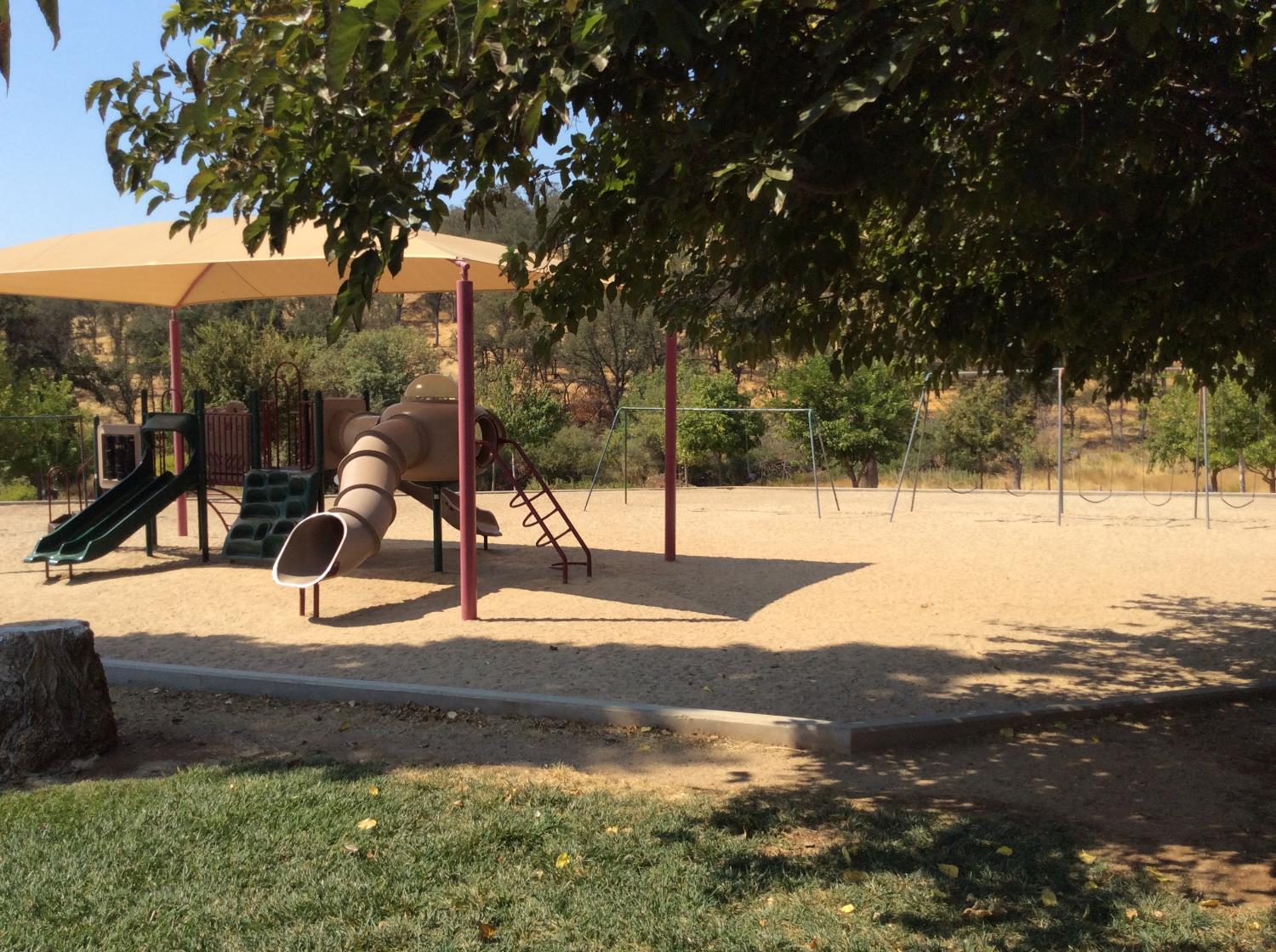 992 Iroquois Cir, Copperopolis, CA 95228