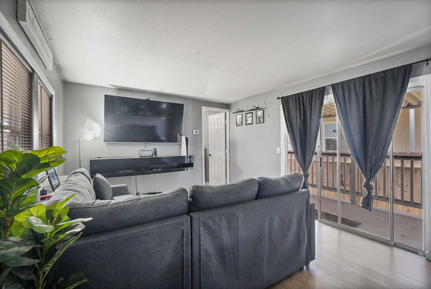 1624 S Highway 99 #10, Manteca, CA 95336