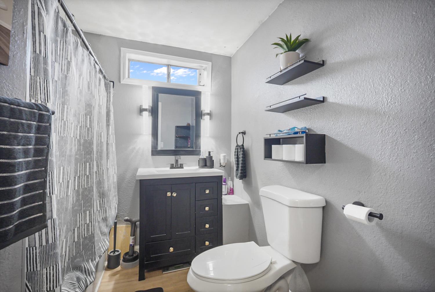 1624 S Highway 99 #10, Manteca, CA 95336