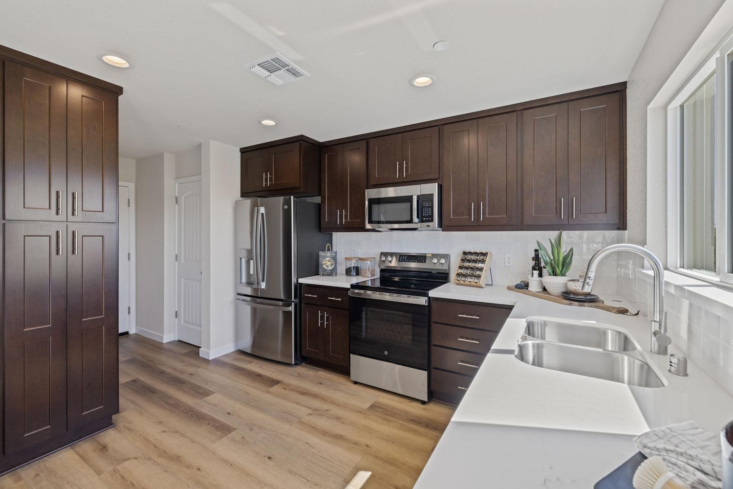 445 Lemongrass St, Turlock, CA 95380