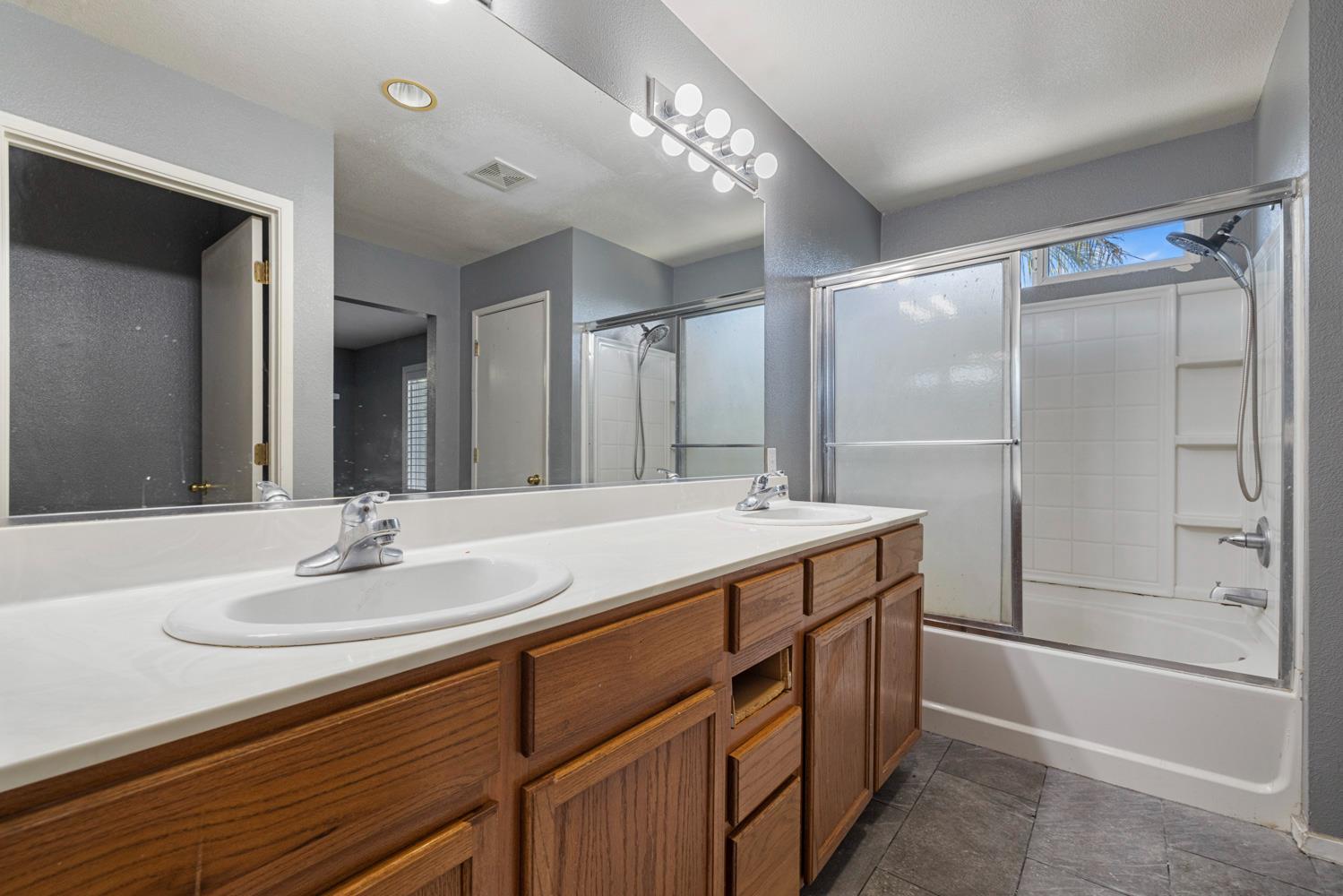 1904 St Peters St, Modesto, CA 95355