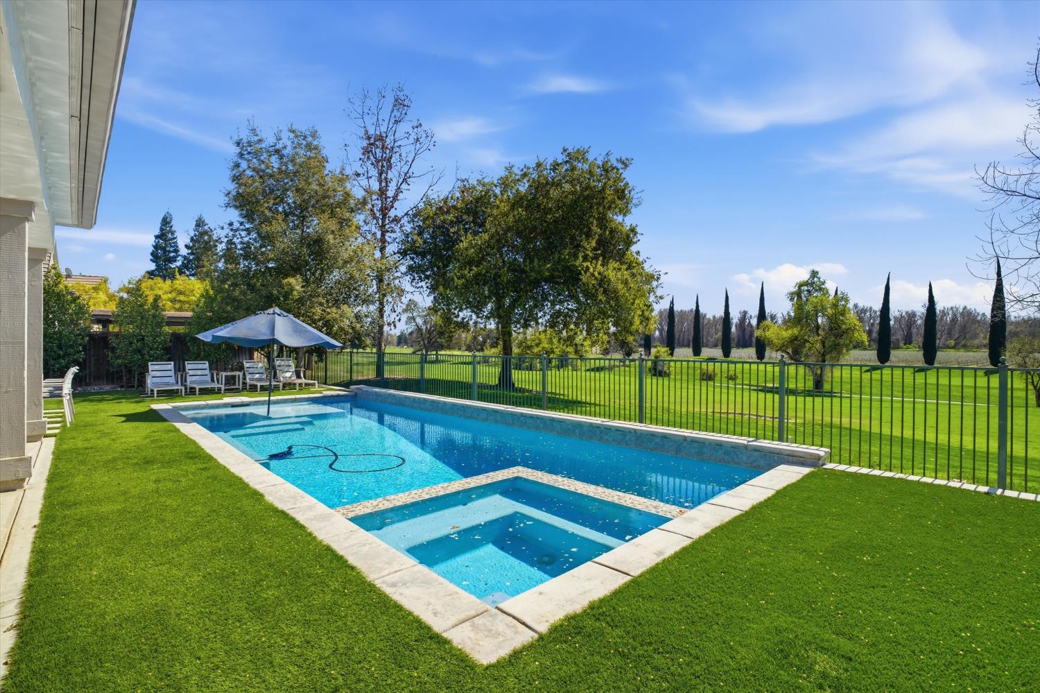 1720 Fairway Oaks Ct, Ripon, CA 95366