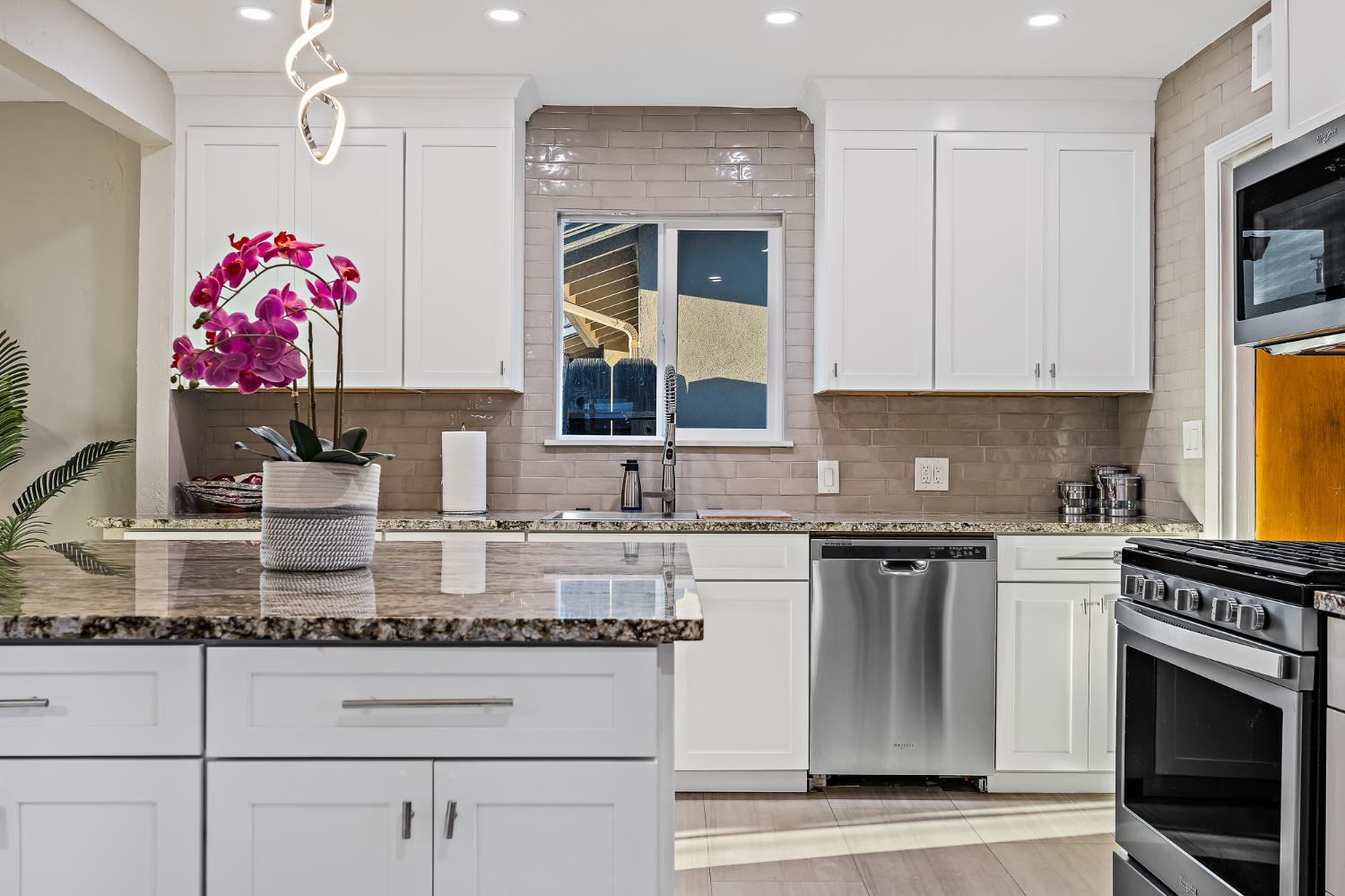 174 Warrington Ave, Oakdale, CA 95361