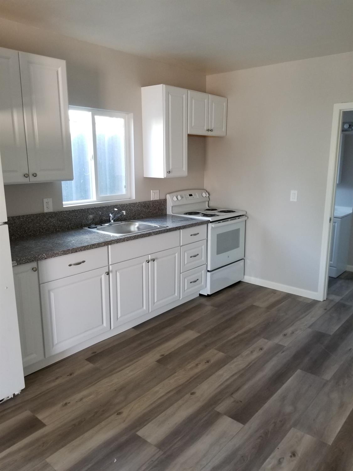 618 J St, Modesto, CA 95354