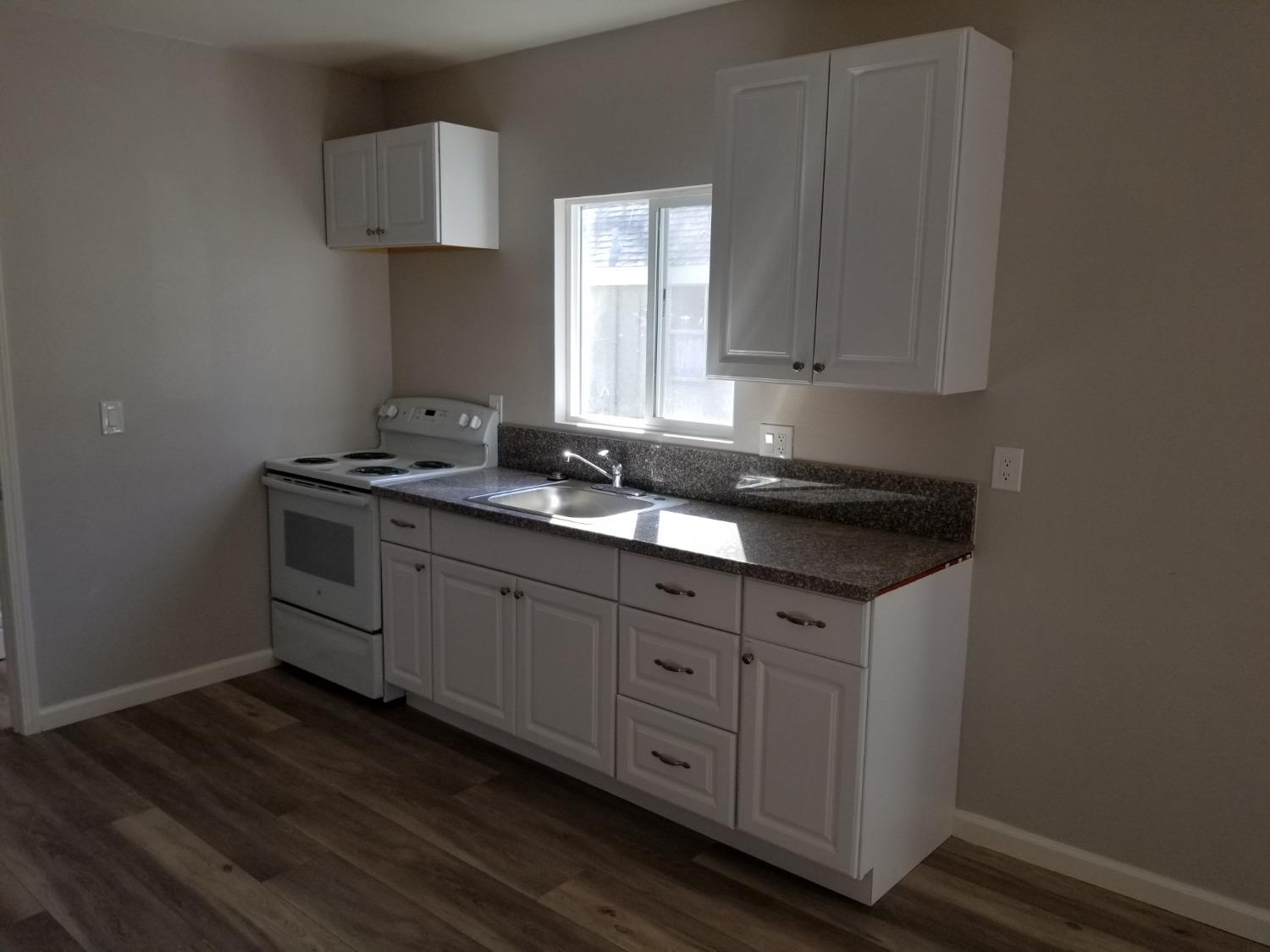 618 J St, Modesto, CA 95354