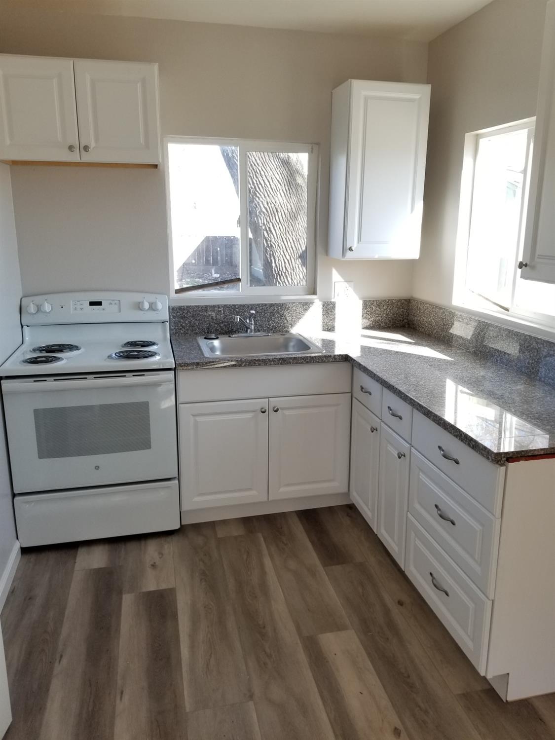 618 J St, Modesto, CA 95354