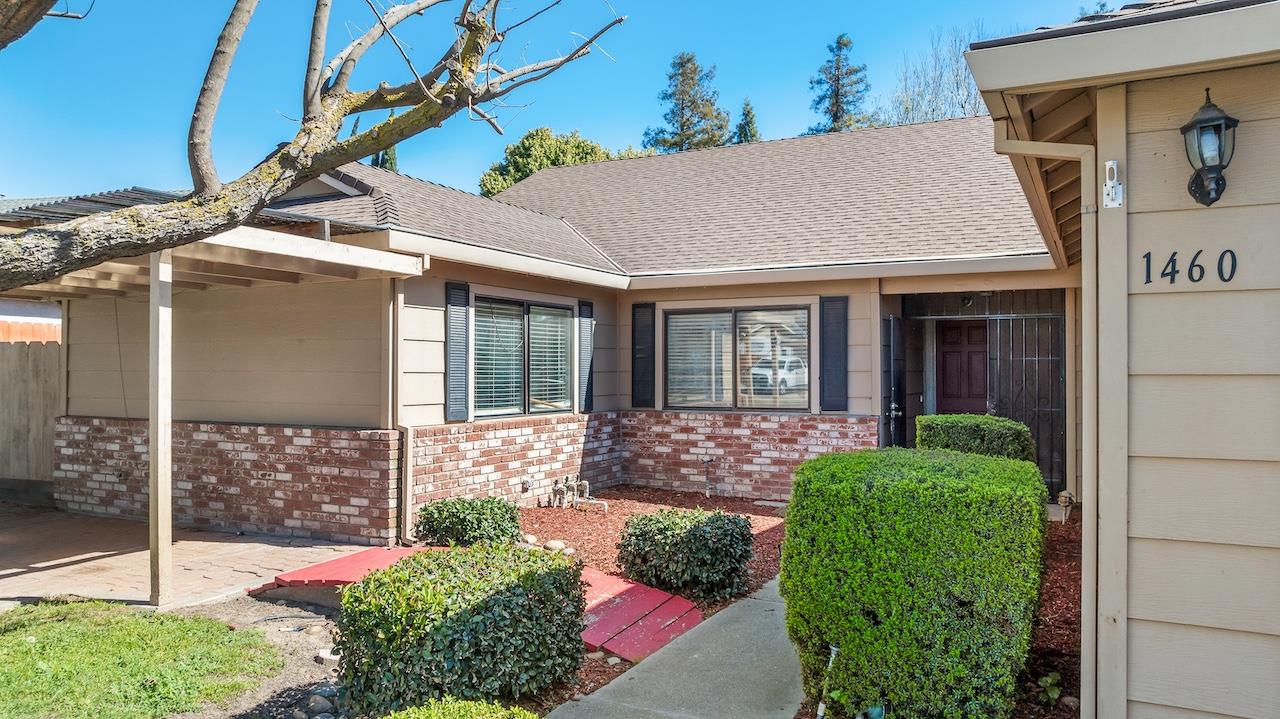 1460 Ridgecrest Dr, Manteca, CA 95336