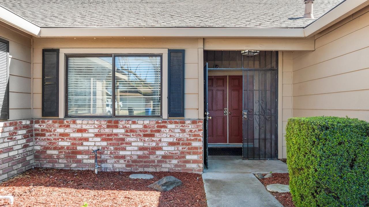 1460 Ridgecrest Dr, Manteca, CA 95336