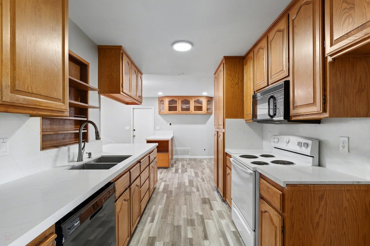 1460 Ridgecrest Dr, Manteca, CA 95336