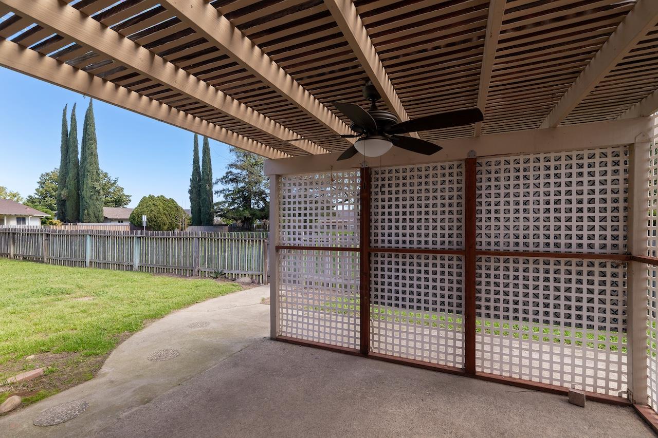 1460 Ridgecrest Dr, Manteca, CA 95336