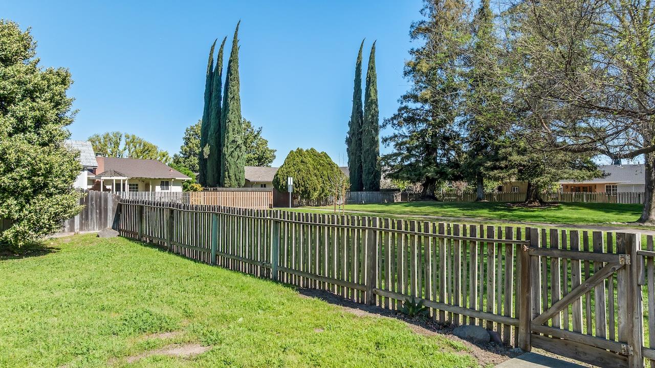 1460 Ridgecrest Dr, Manteca, CA 95336