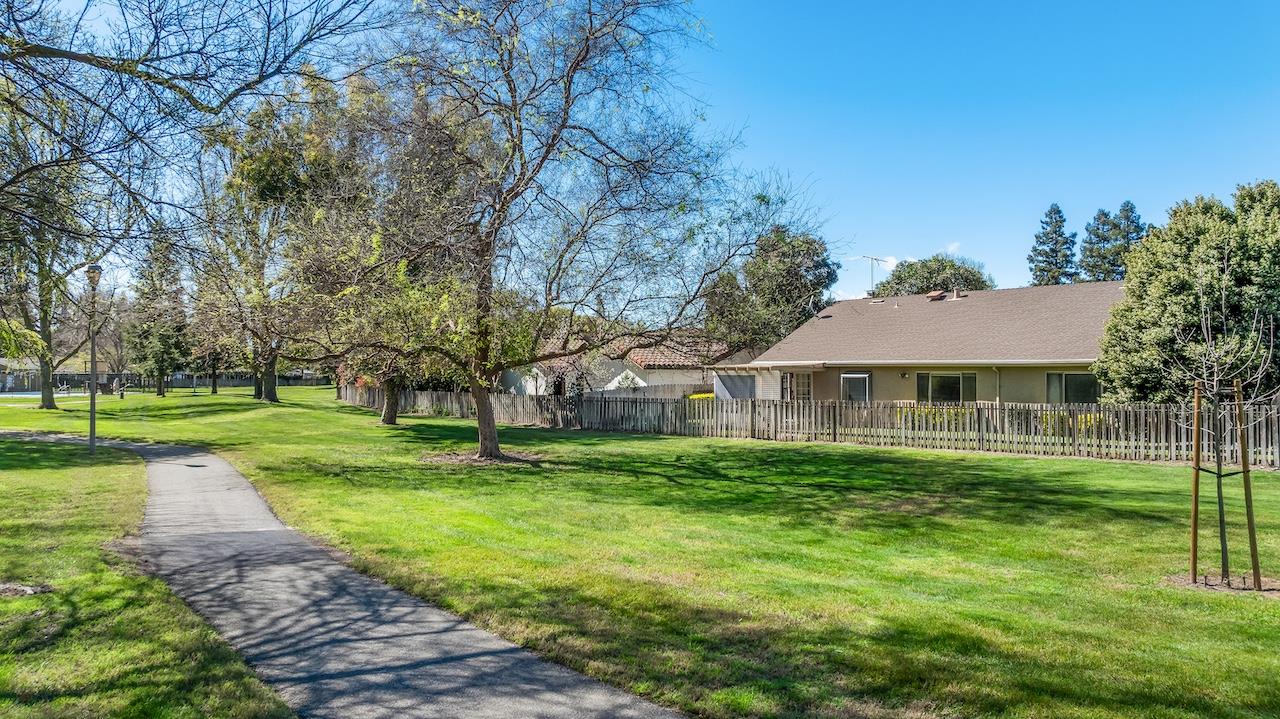 1460 Ridgecrest Dr, Manteca, CA 95336