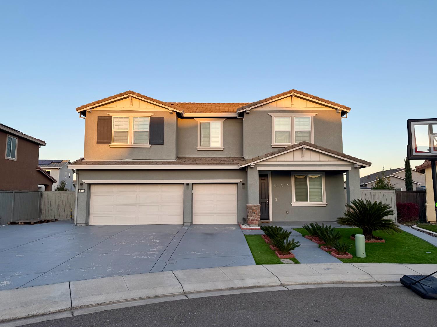 2038 W Gunner Pl, Manteca, CA 95337