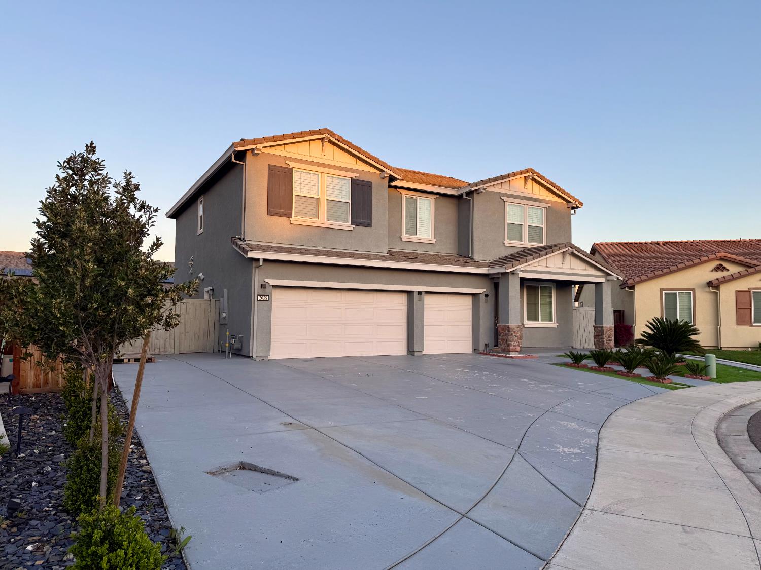 2038 W Gunner Pl, Manteca, CA 95337