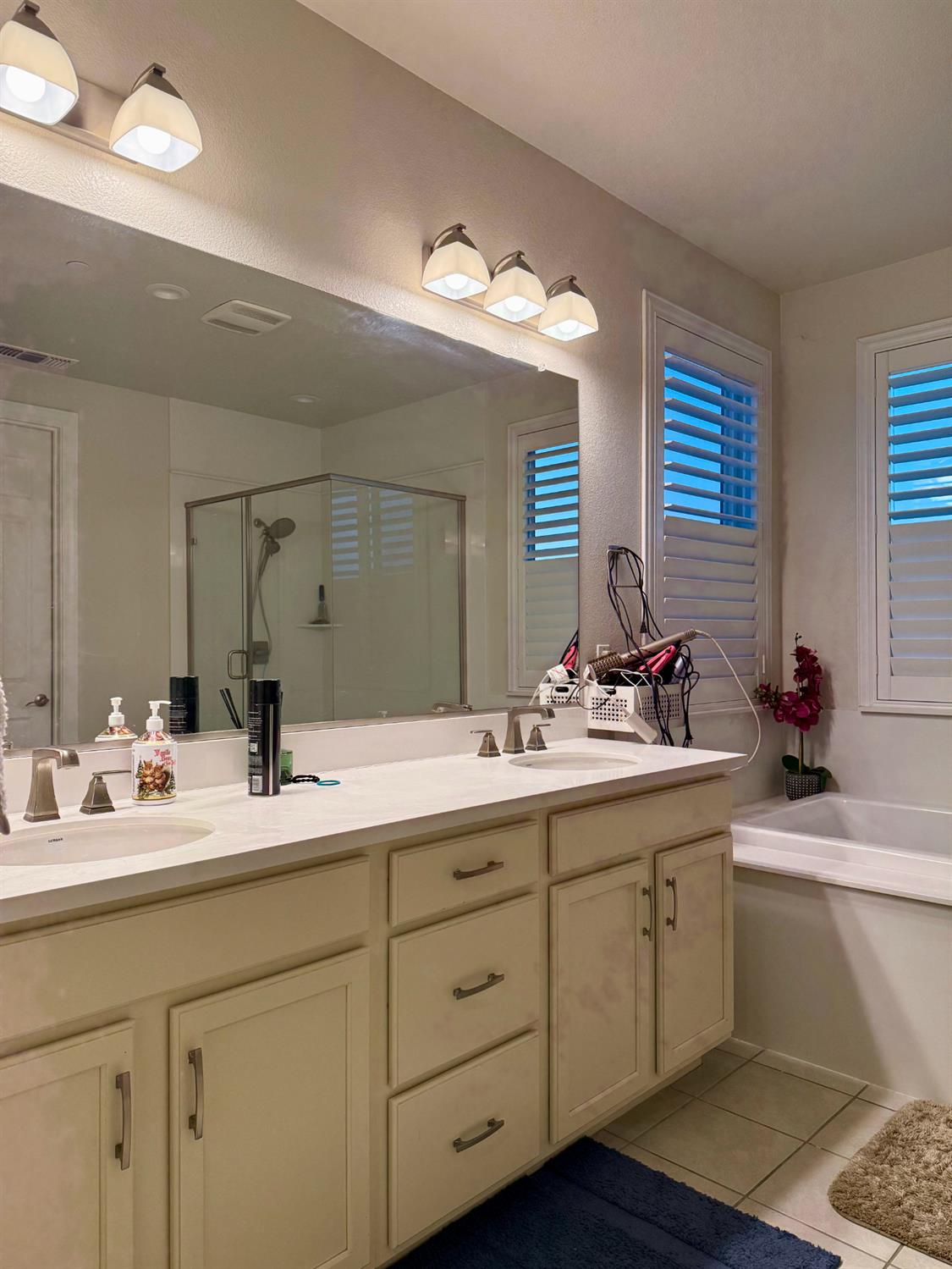 2038 W Gunner Pl, Manteca, CA 95337