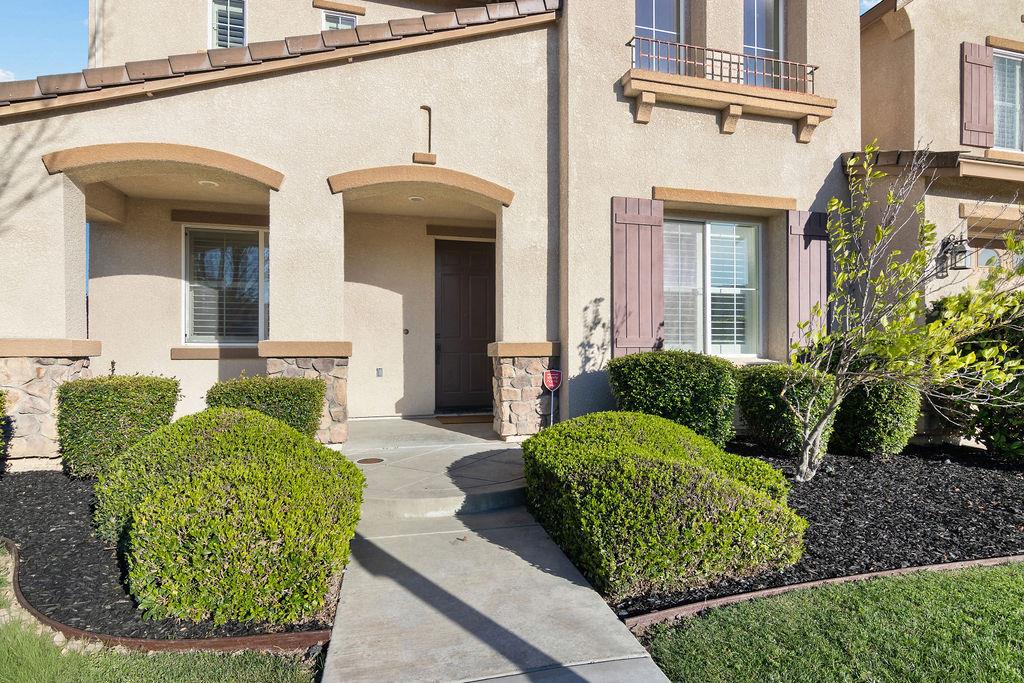 2712 Cancun Dr, Modesto, CA 95355