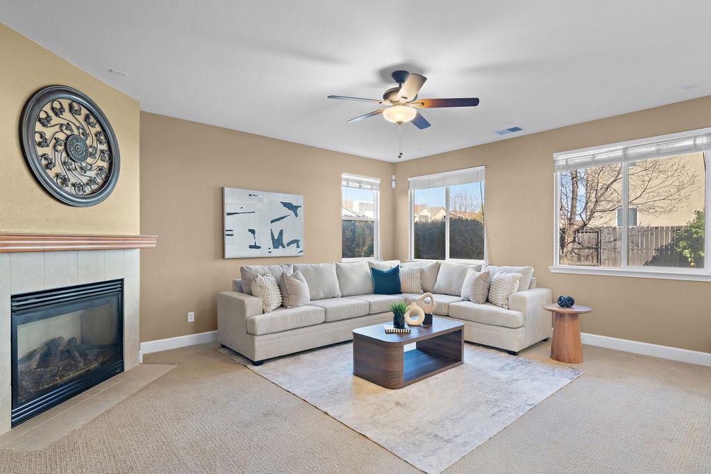 2712 Cancun Dr, Modesto, CA 95355