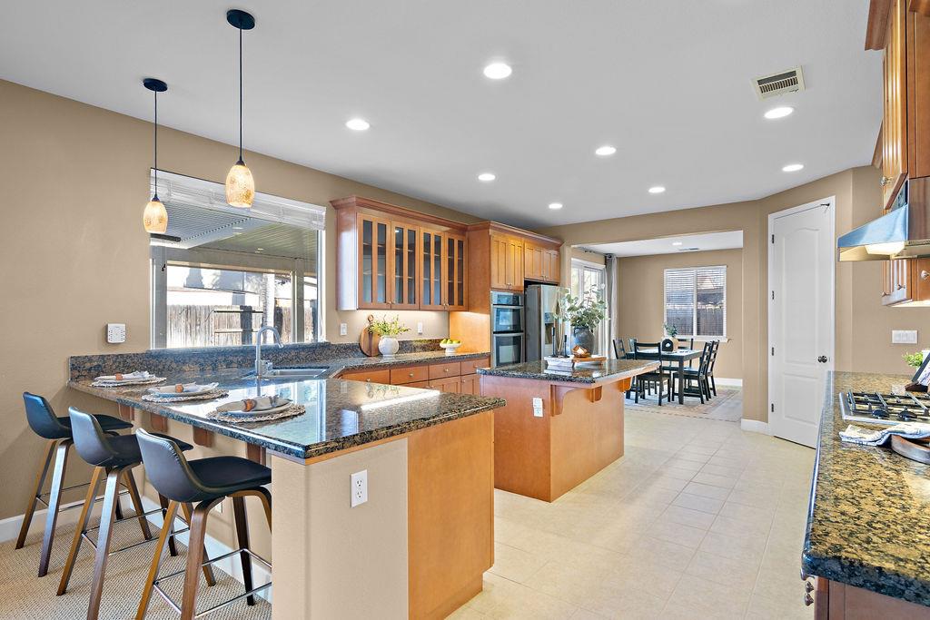 2712 Cancun Dr, Modesto, CA 95355