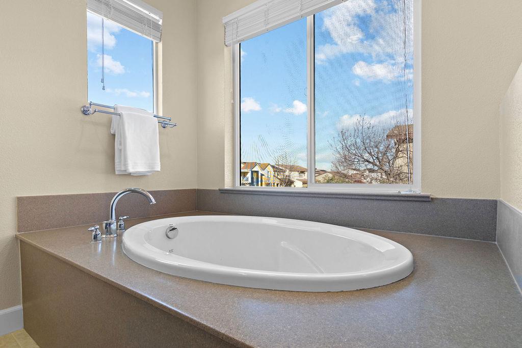 2712 Cancun Dr, Modesto, CA 95355