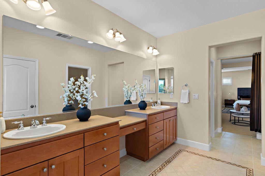 2712 Cancun Dr, Modesto, CA 95355