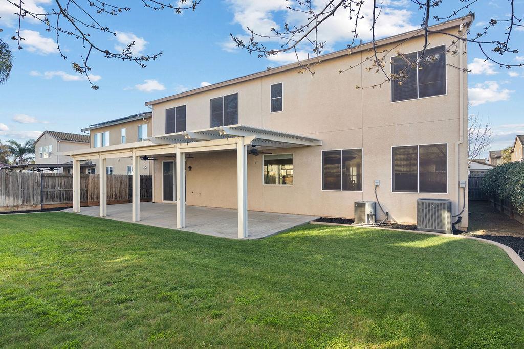 2712 Cancun Dr, Modesto, CA 95355