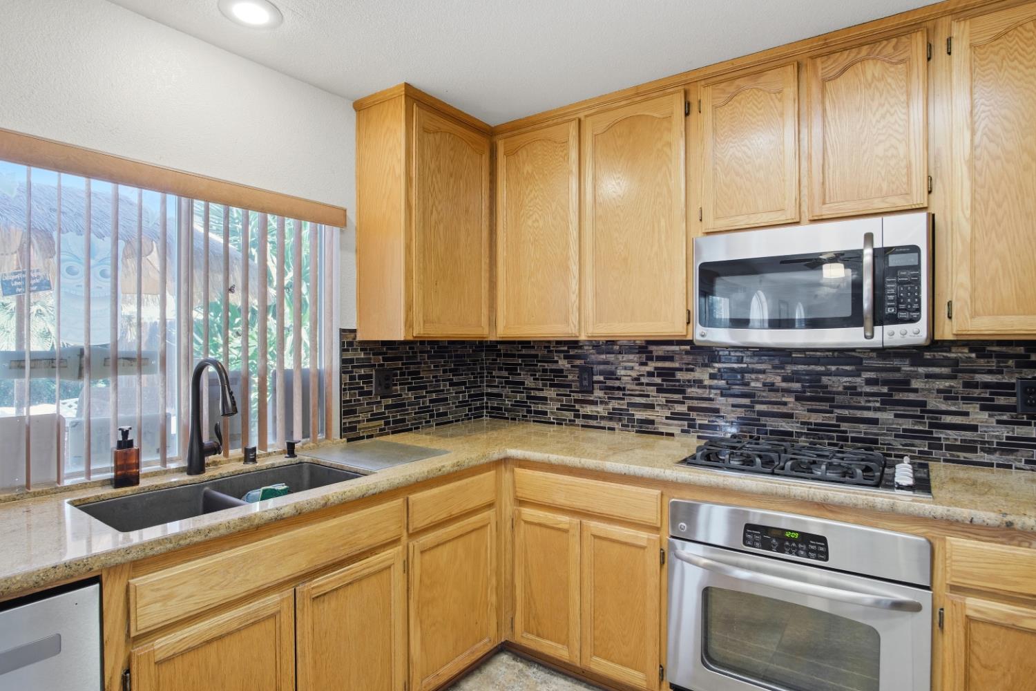 884 Kathy Ct, Los Banos, CA 93635