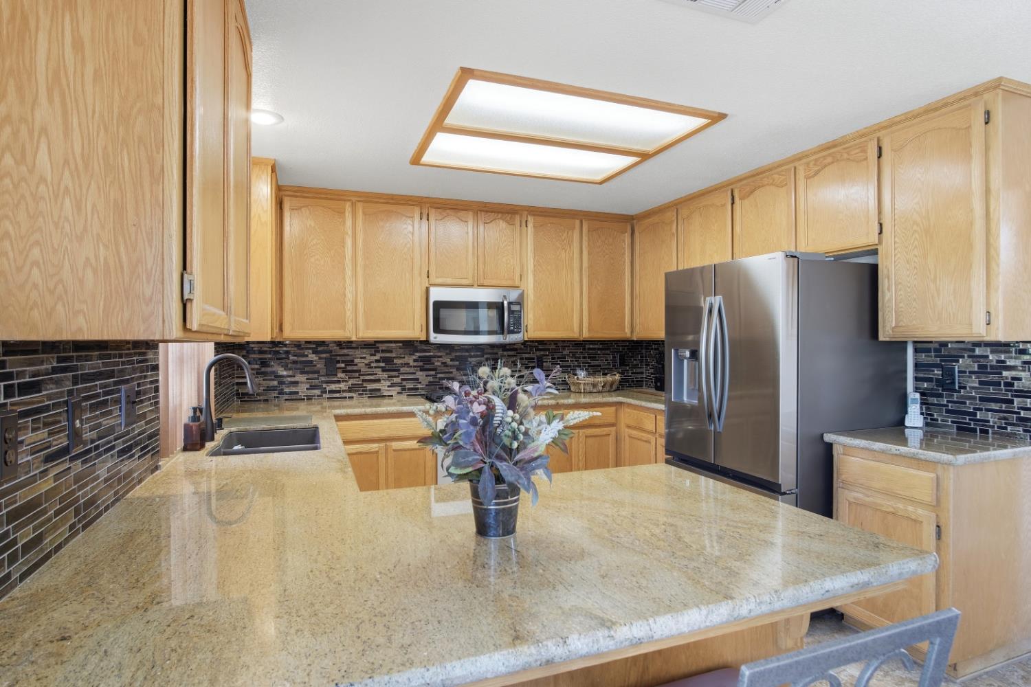 884 Kathy Ct, Los Banos, CA 93635