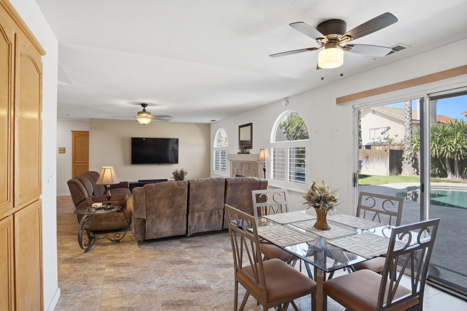 884 Kathy Ct, Los Banos, CA 93635