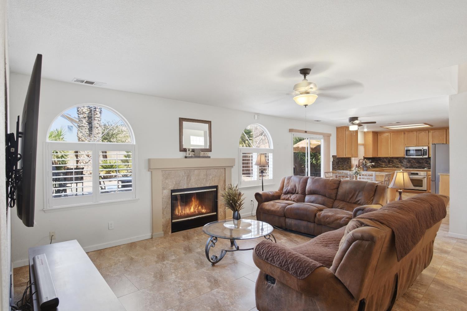 884 Kathy Ct, Los Banos, CA 93635