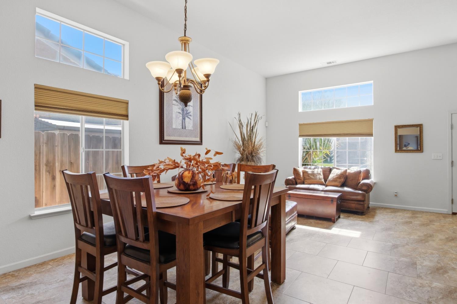 884 Kathy Ct, Los Banos, CA 93635