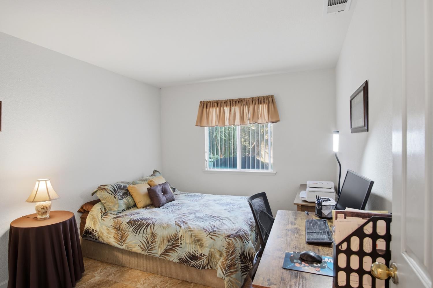 884 Kathy Ct, Los Banos, CA 93635