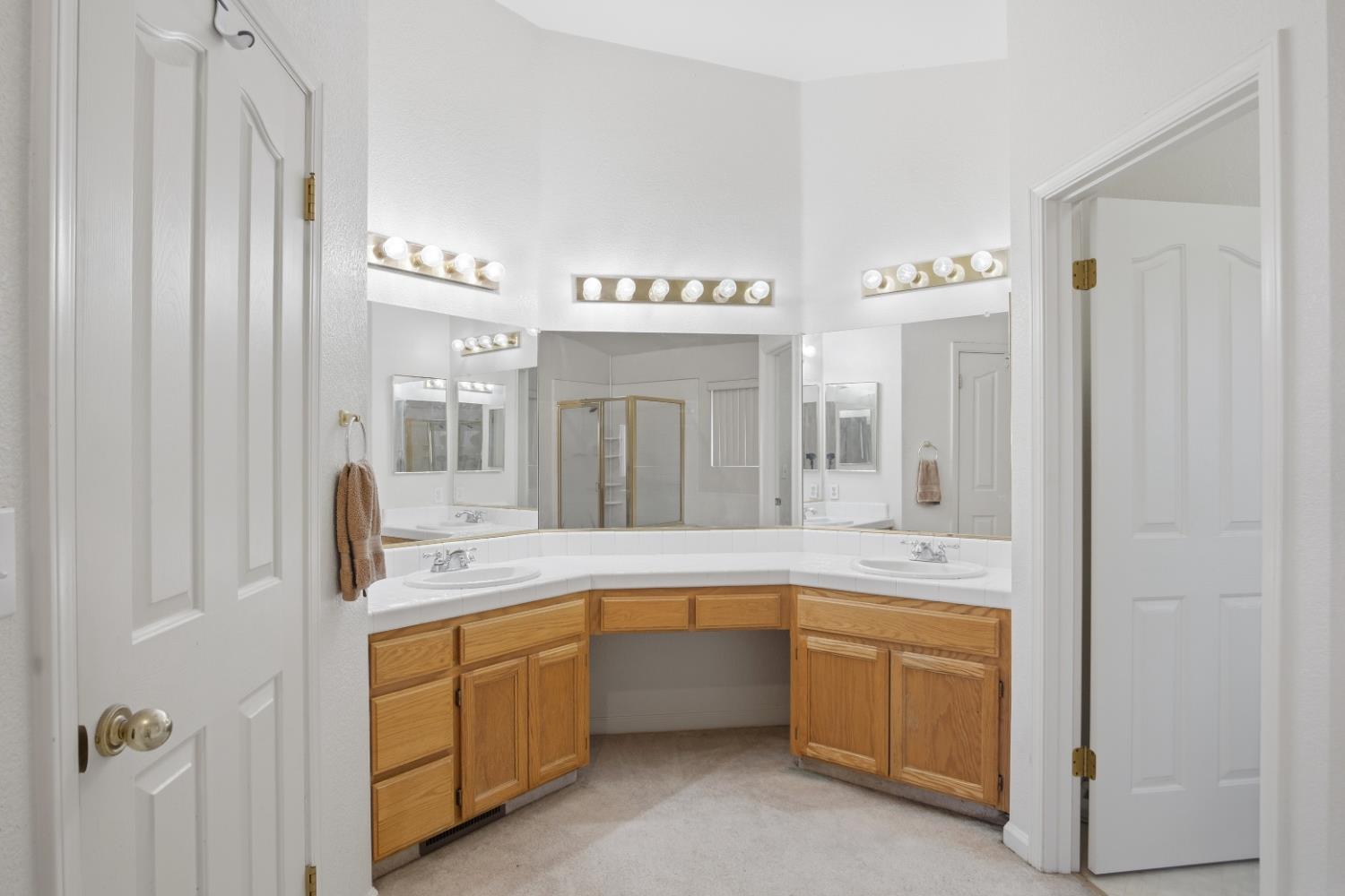 884 Kathy Ct, Los Banos, CA 93635