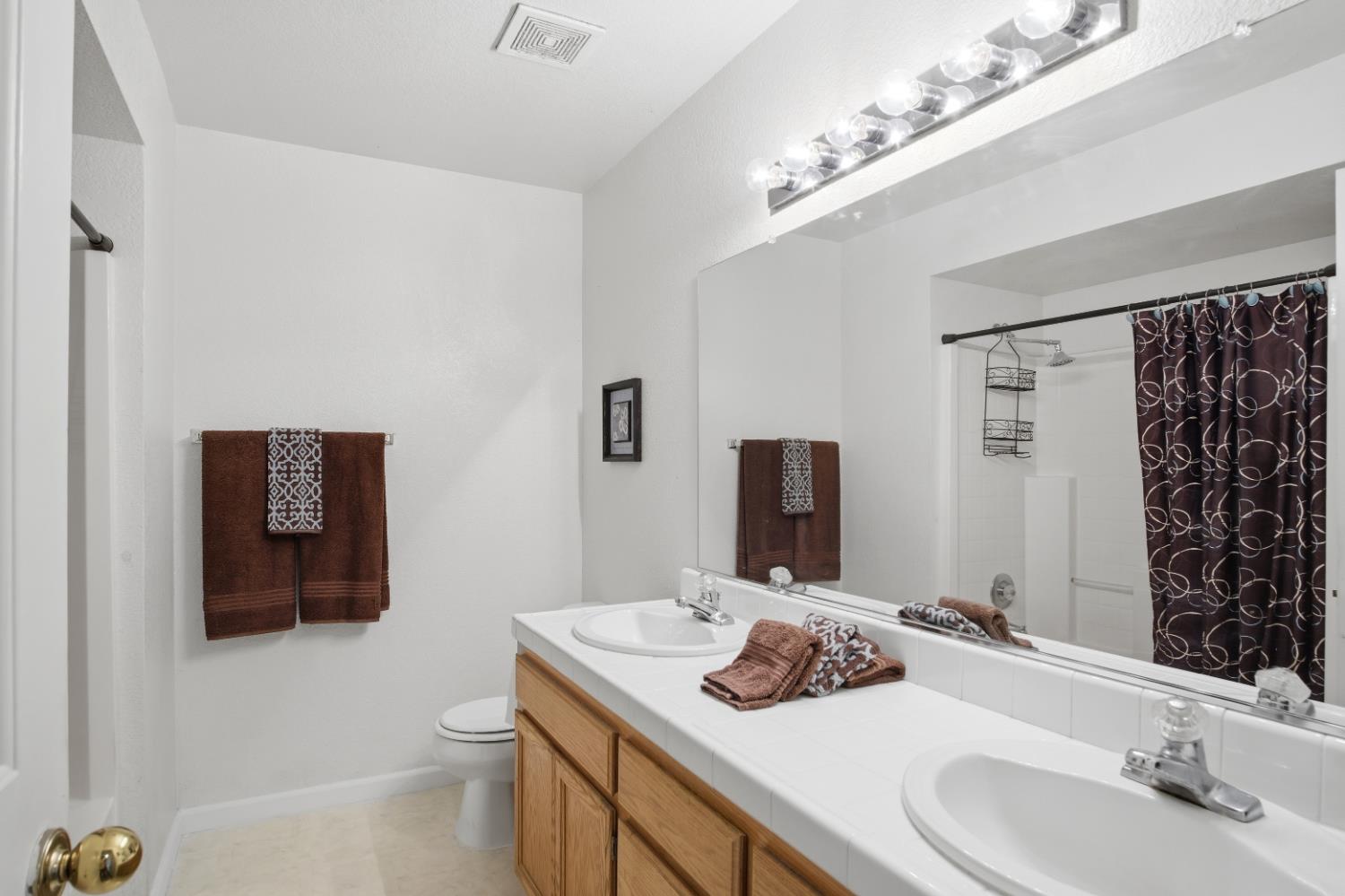 884 Kathy Ct, Los Banos, CA 93635