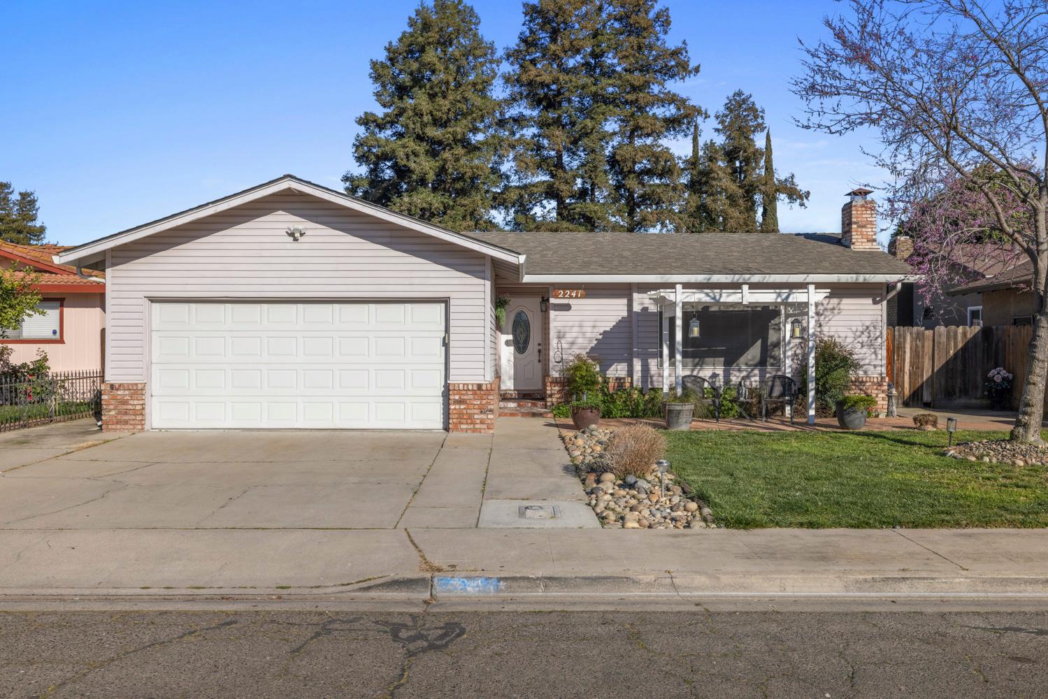 2241 Rochelle Ave, Turlock, CA 95382