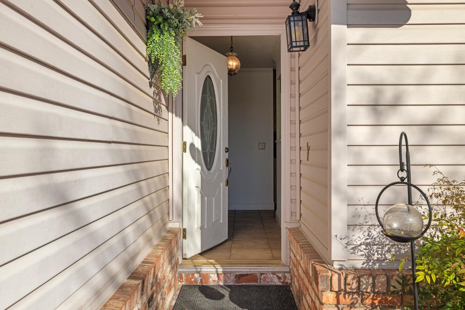 2241 Rochelle Ave, Turlock, CA 95382