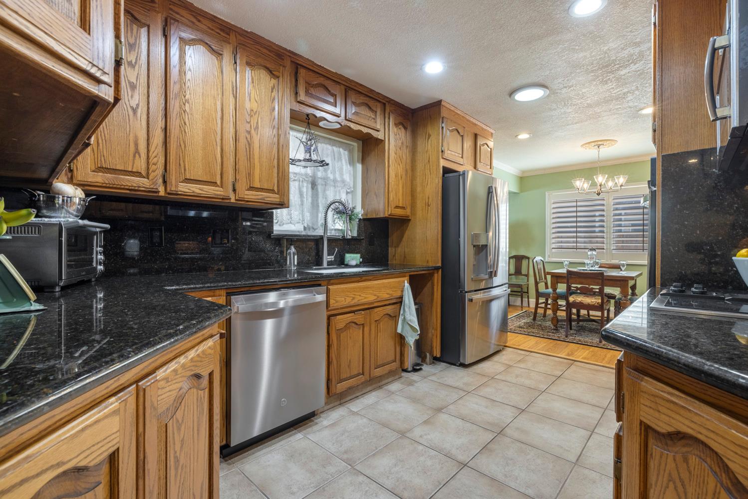 2241 Rochelle Ave, Turlock, CA 95382