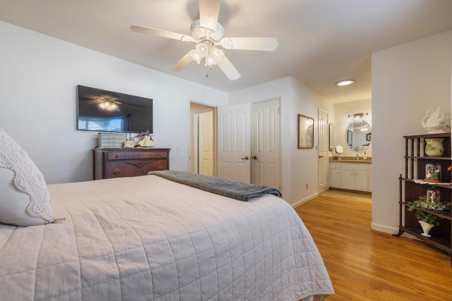 2241 Rochelle Ave, Turlock, CA 95382